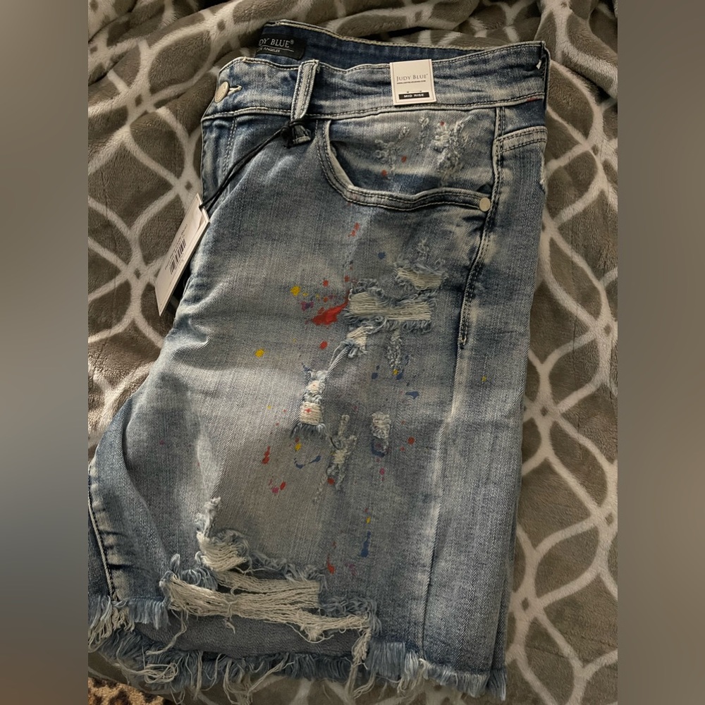 Judy blue paint splatter shorts